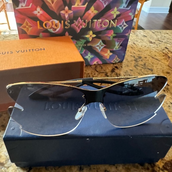 Louis Vuitton Accessories - Louis Vuitton sunglasses - absolute perfect condition